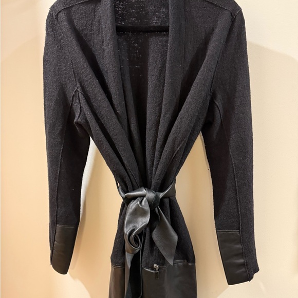 Elegant Black Open-Front Sweater - Picture 4 of 6